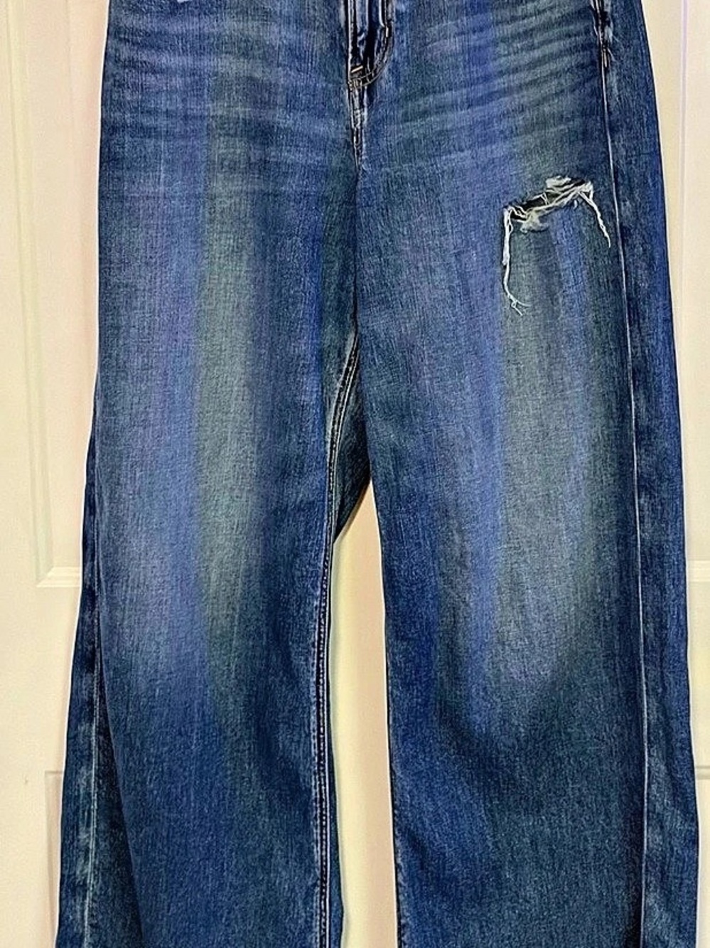 American Eagle AE Super High-Waisted Baggy Wide-Leg Jean Wide Leg Distressed